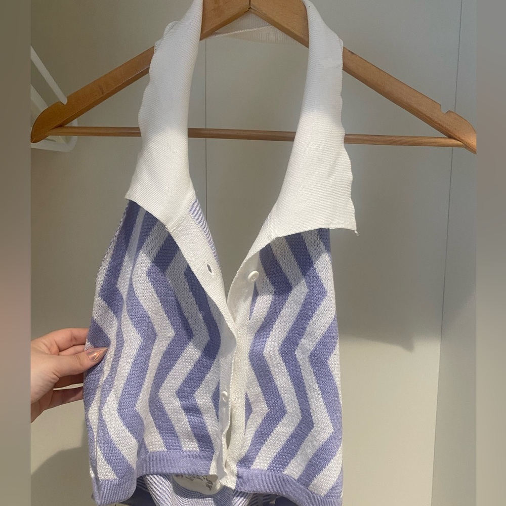 Around neck knit crop top